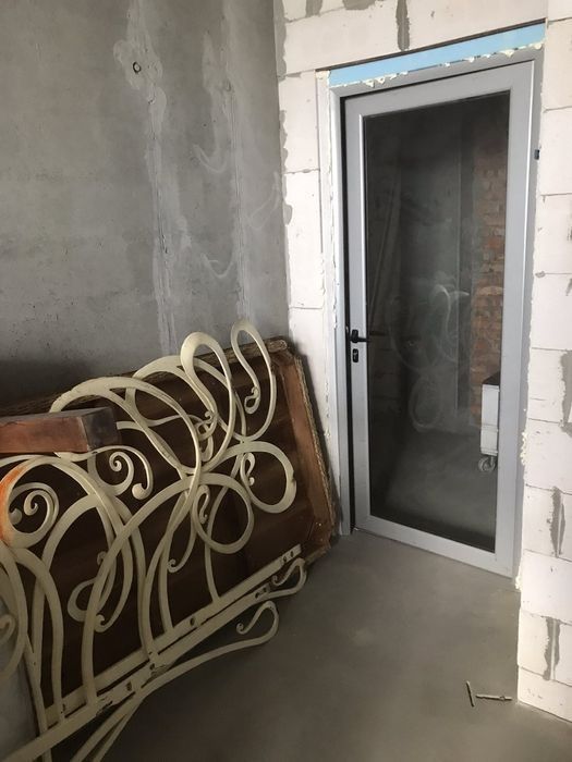 Распродаю мебель, КОВАННАЯ кровать,2800 на 2400, ДУБОВЫЕ столы стулья