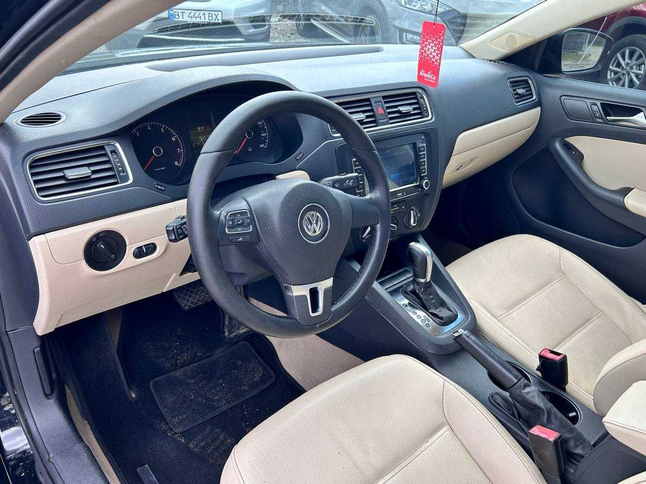 Авто Volkswagen Jetta 2011