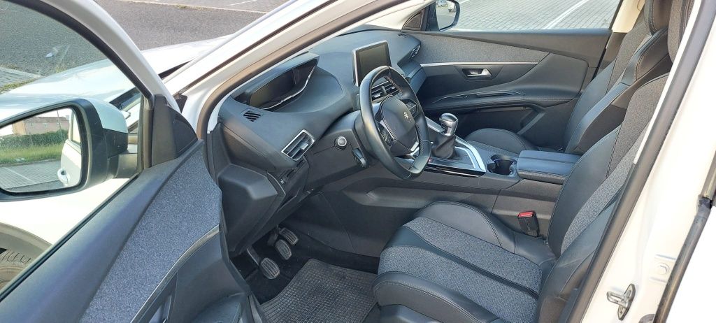 Oportunidade:  Peugeot 3008 apenas 52.500 km