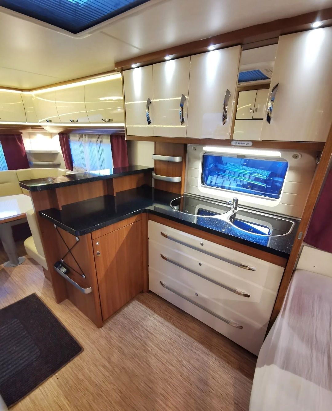 Hobby Premium 560 CFE przyczepa kempingowa