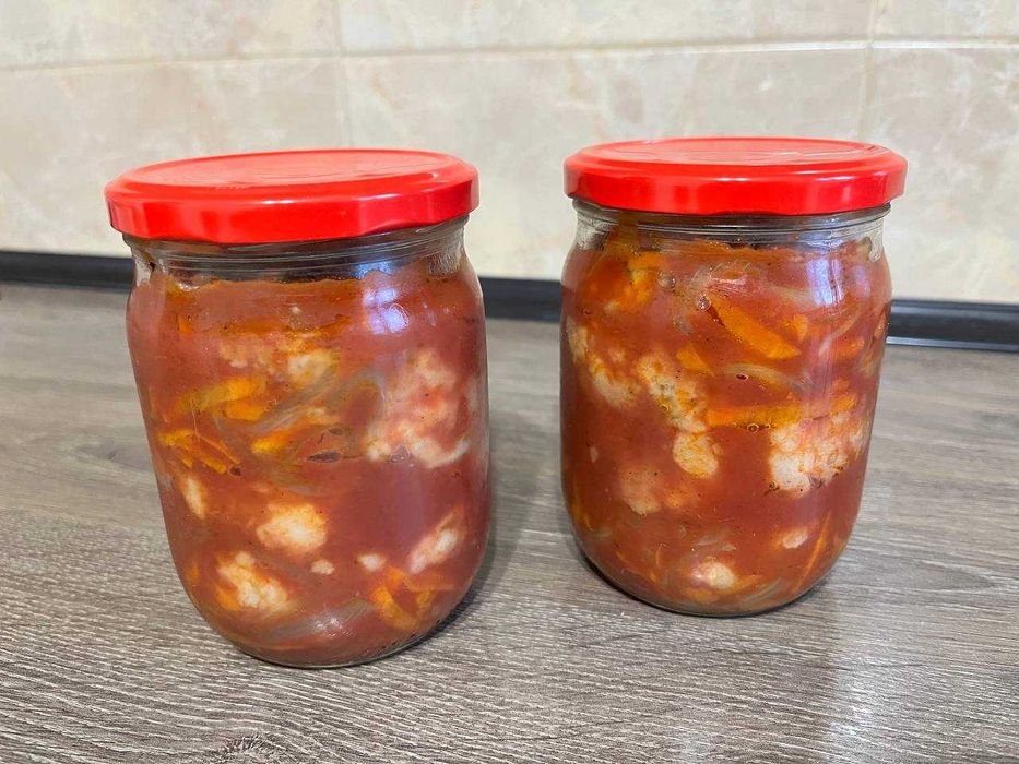 Тушонка, каша з мясом, паштет, голубці, курка, риба