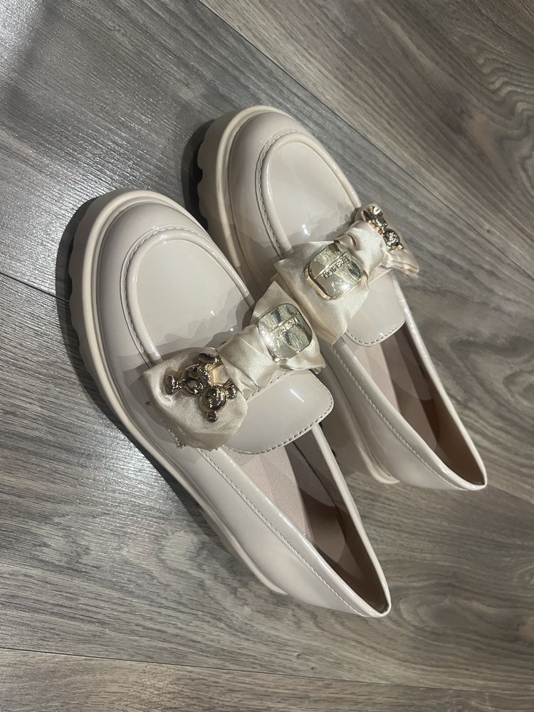 Damskie buty typu mokasyny