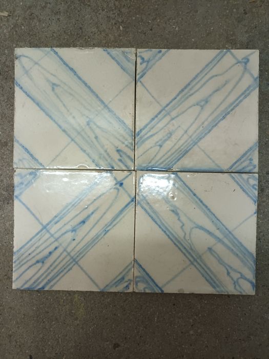 Azulejos antigos disponíveis