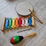 Zestaw instrumentów dla dzieci, dzwonki, bębenek, marokas