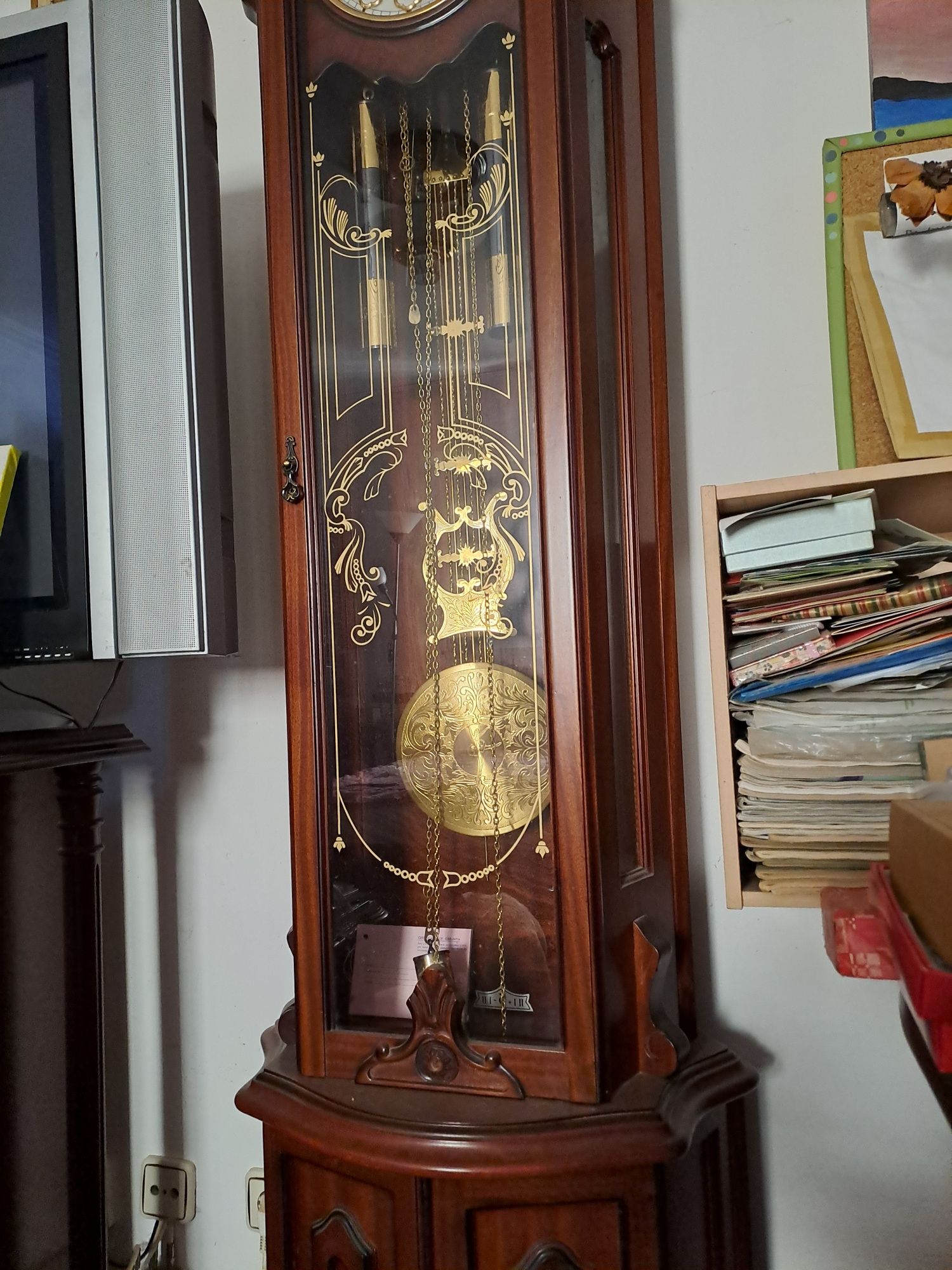 Relógio antigo de sala em estado novo