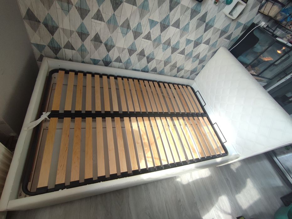 Łóżko ze stelażem 120*200