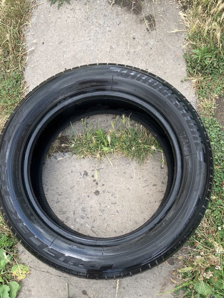 Резина 235/55 r19 Bridgestone 2017 рік