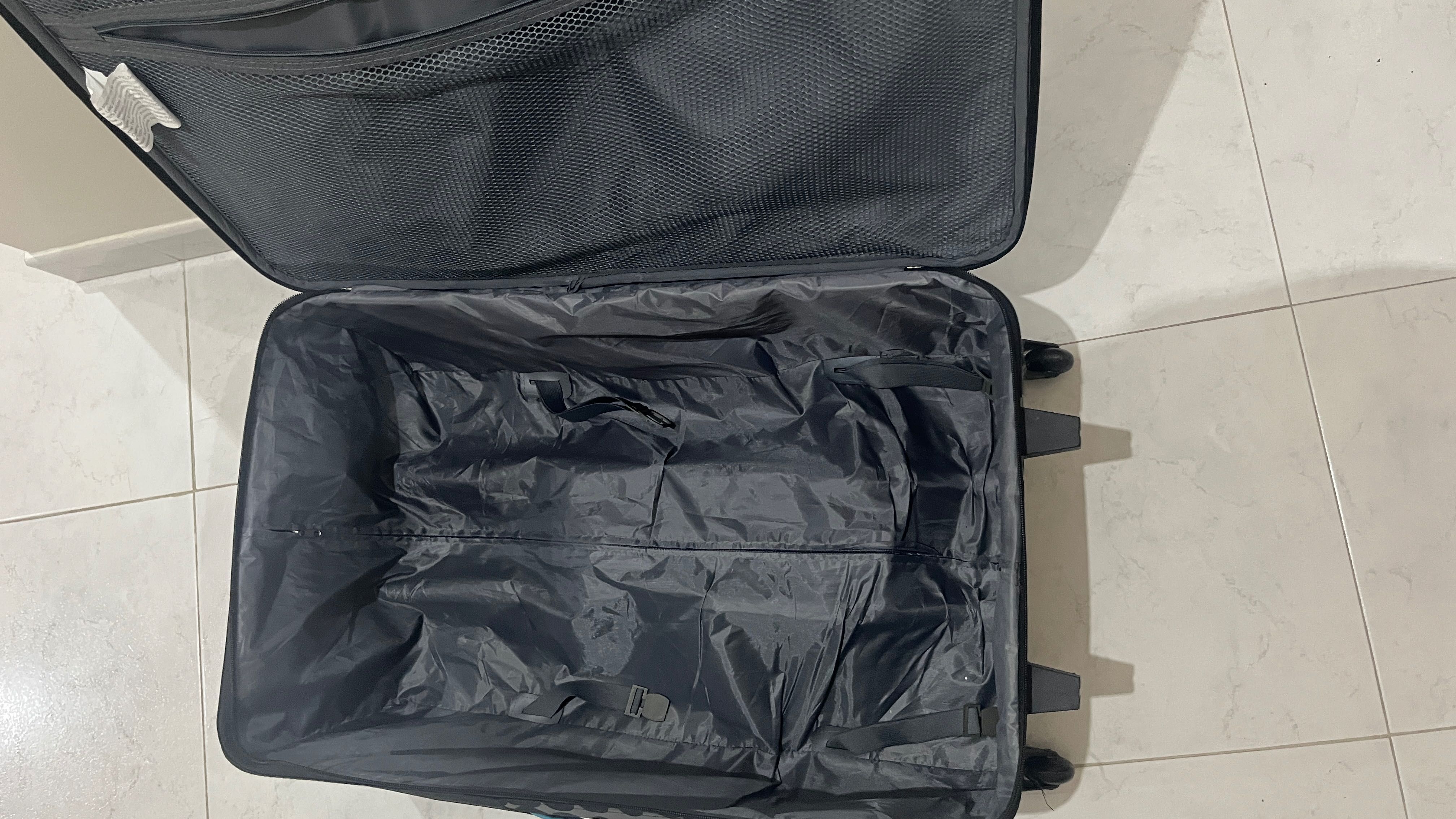 Mala de Viagem Preta Grande –Também serve como Mala de Arrumação