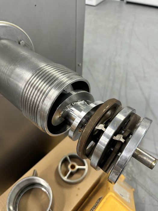 Мʼясорубка промислова Вовчок