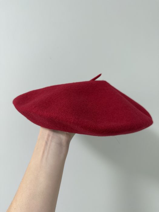 Червоний берет з Парижу