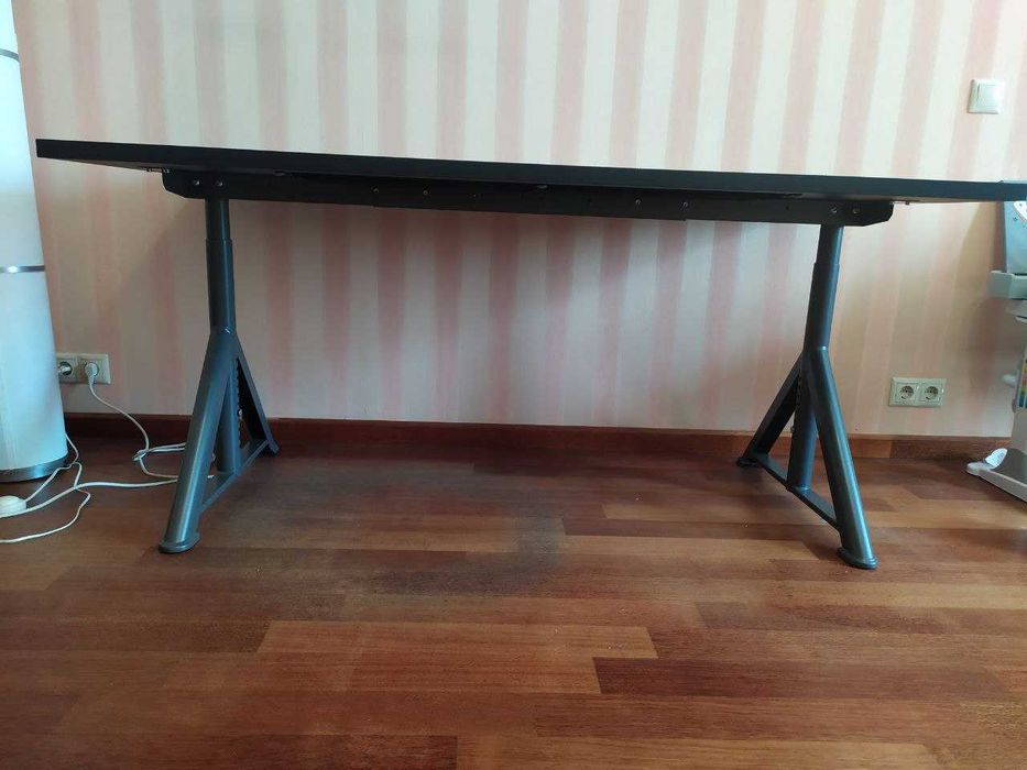 IKEA IDÅSEN ІДОСЕН Письмовий стіл з регулюванням висоти, чорний