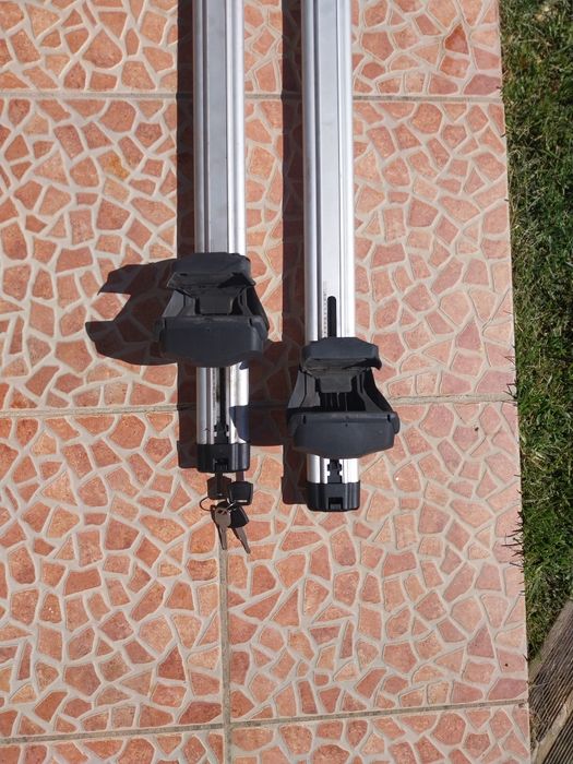 Barras THULE praticamente novas 125cm duas chaves.