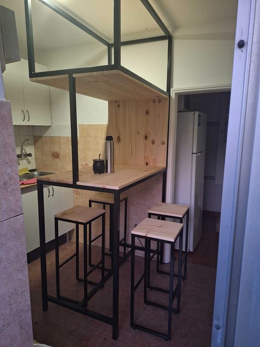 Conjunto balcão e 4 cadeiras