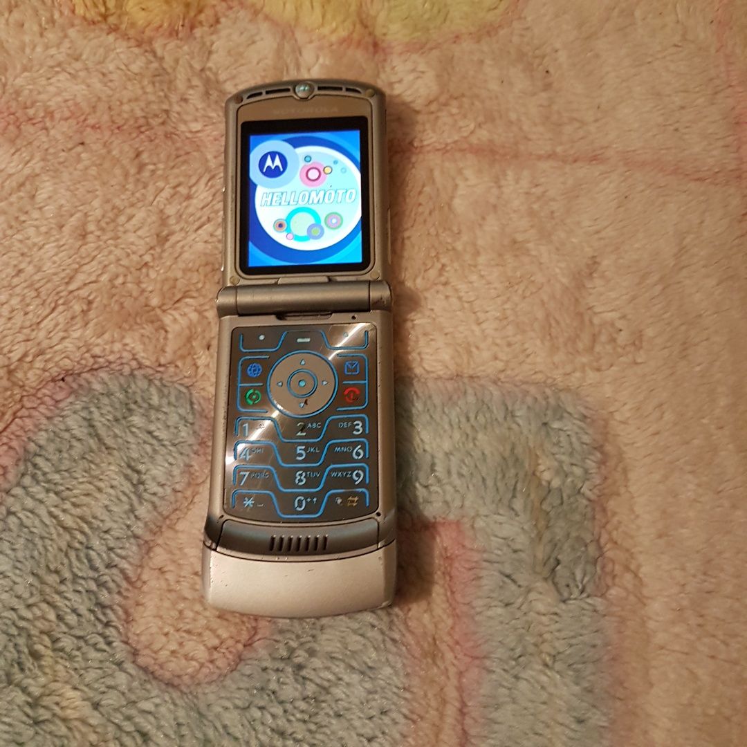Motorola  v3 dla seniorow,bez simlocka,menu pl.