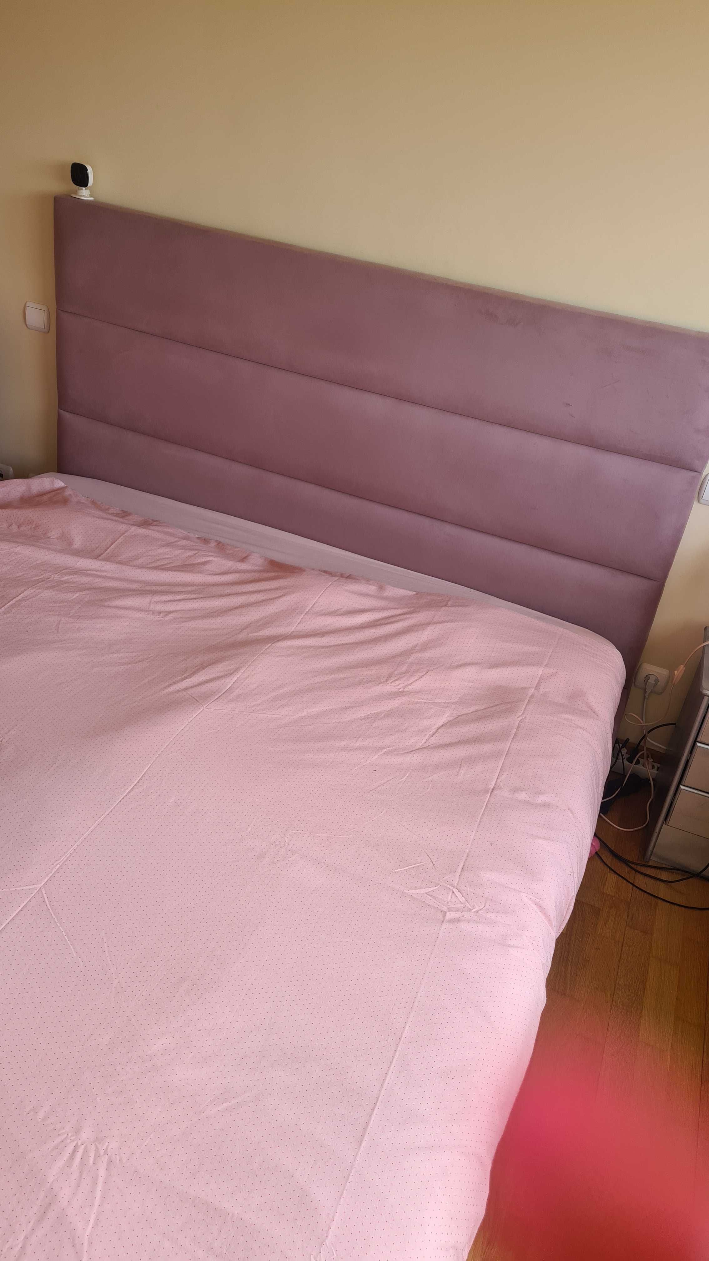 Cama com estrado elevatório