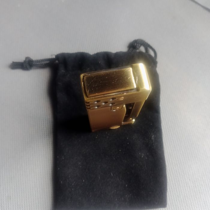 Бензиновая зажигалка