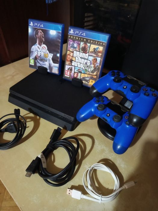 Playstation 4 Slim Como Nova Com 2 Comandos Originais e Jogos