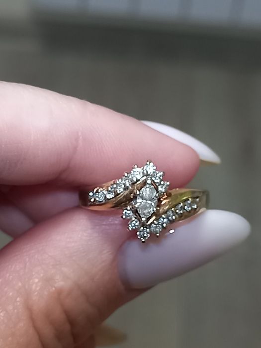 Золотое кольцо с натуральными бриллиантами