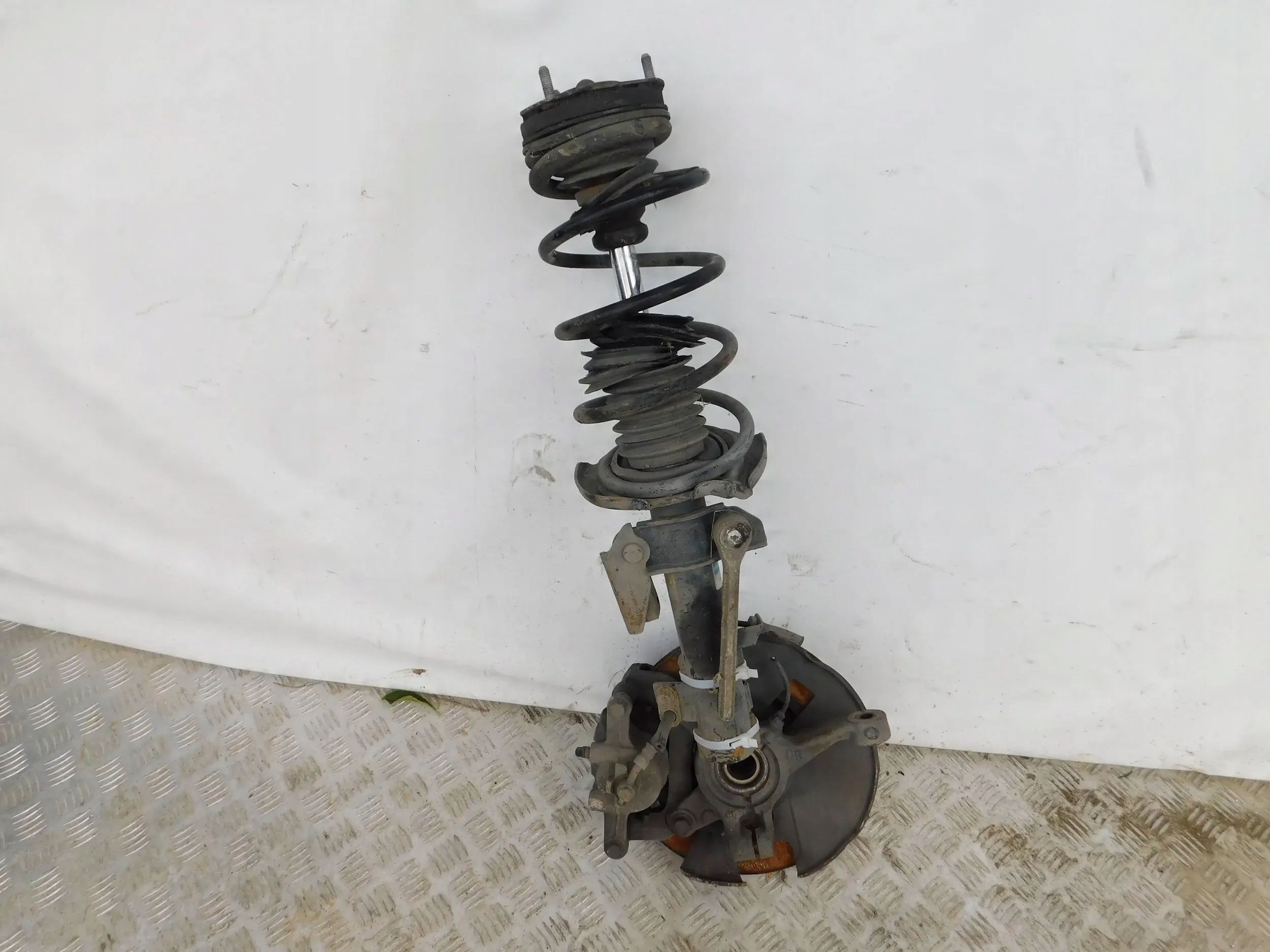 Zwrotnica Mcpherson Prawa Mazda 2 1.3 de 07-
