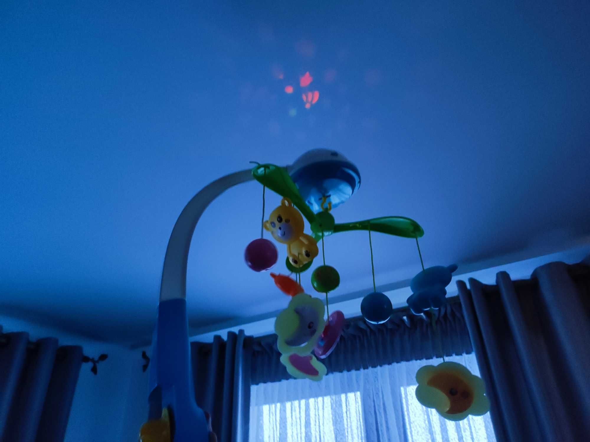 Karuzela z pozytywką do łóżeczka