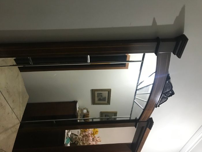 Móvel de entrada com espelho