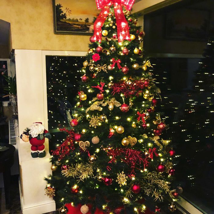 Árvore de natal 2,10m, iluminação integrada+vários artigos decorativos