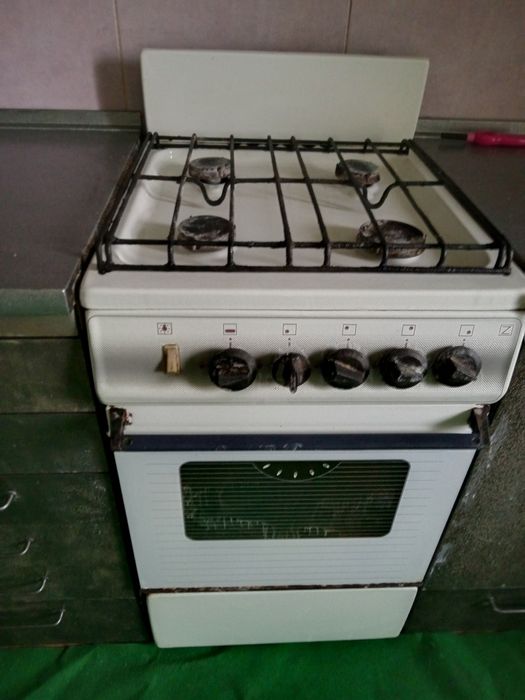 Продам газову плиту для дачі бу