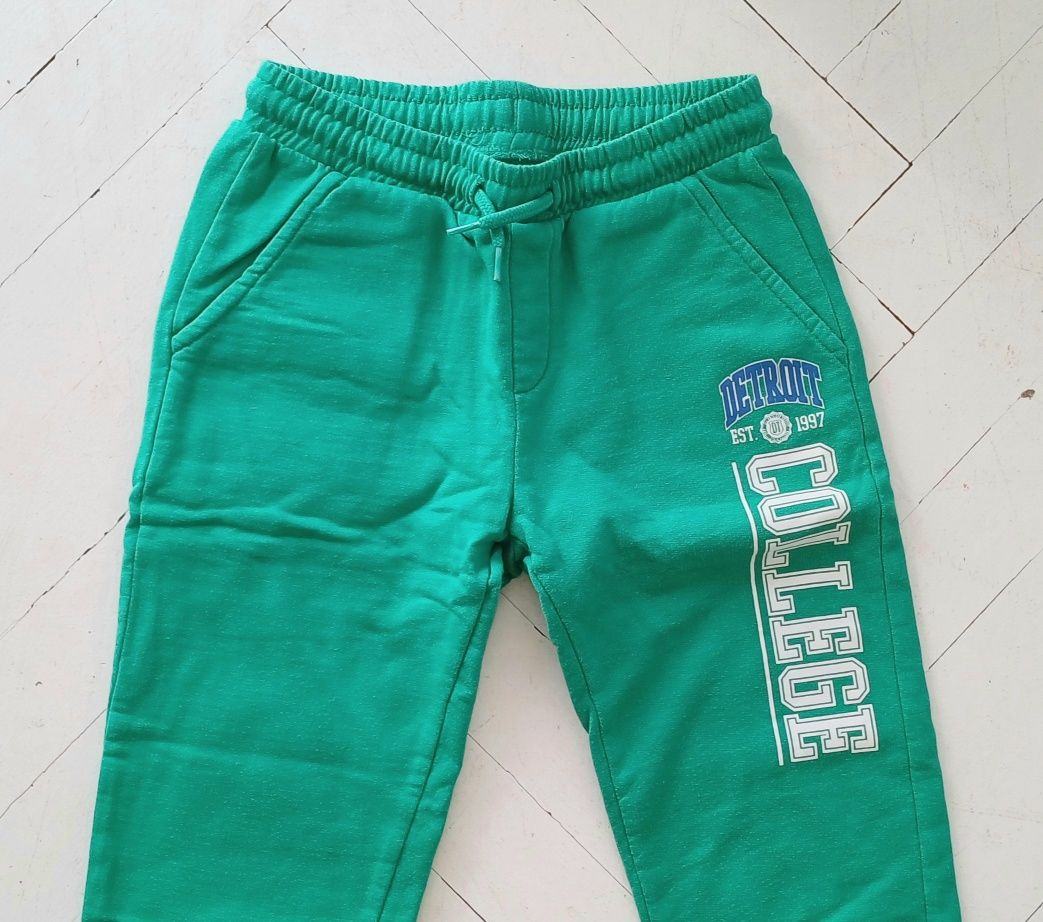 Spodnie dresowe nowe, r. 122