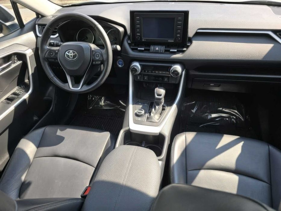 Toyota RAV4 Hybrid XLE Premium      2022