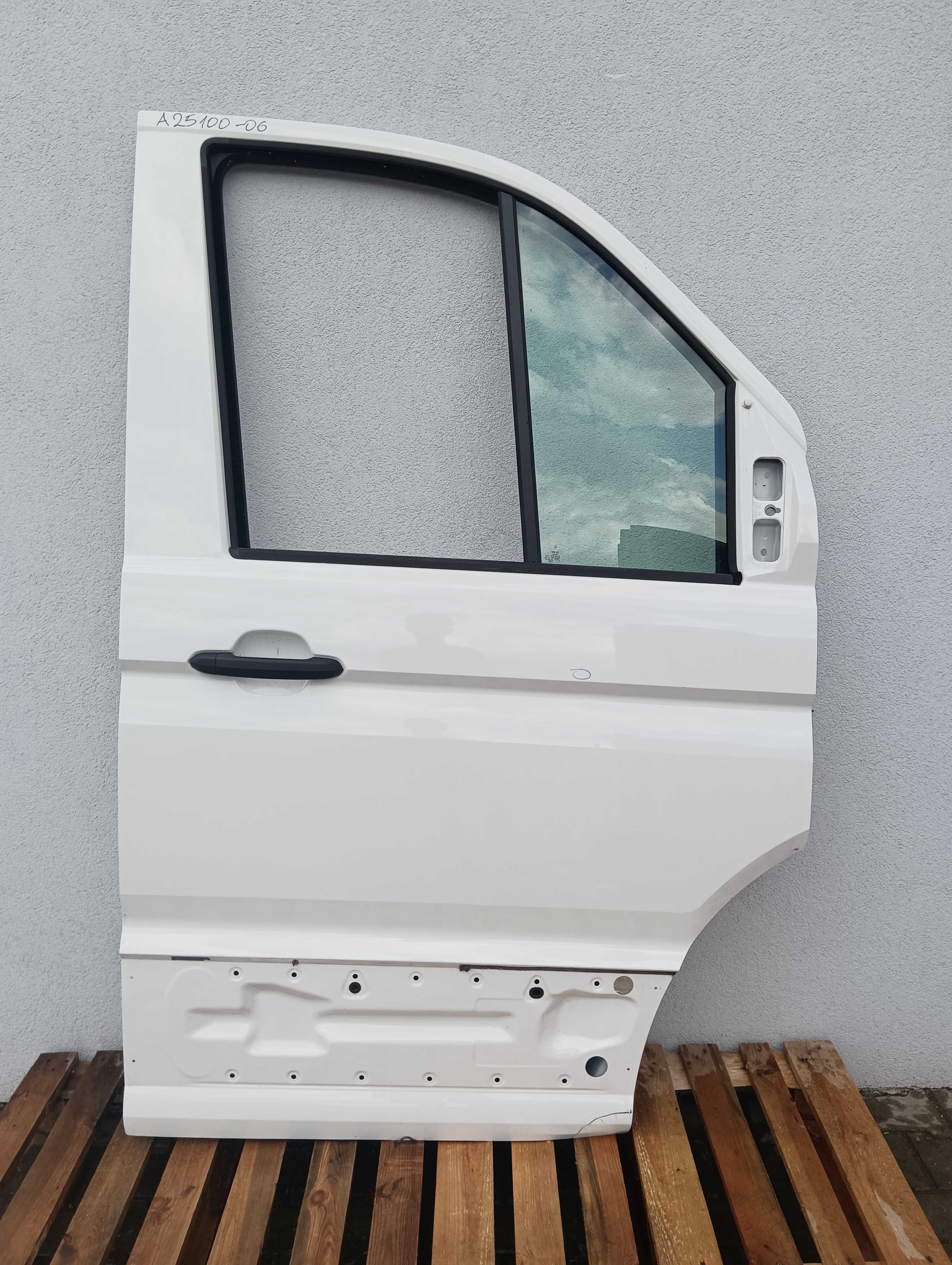 Drzwi Przednie Prawe VW CRAFTER II 2017 MAN TGE białe A2500-06
