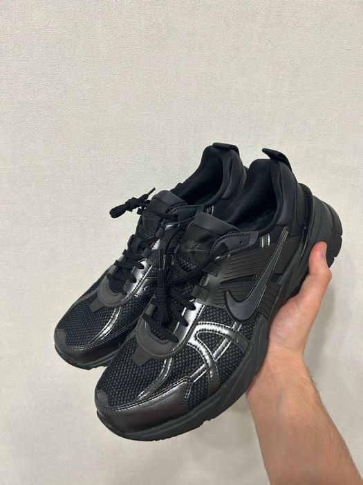 Продам красовки W Nike V2K RUN