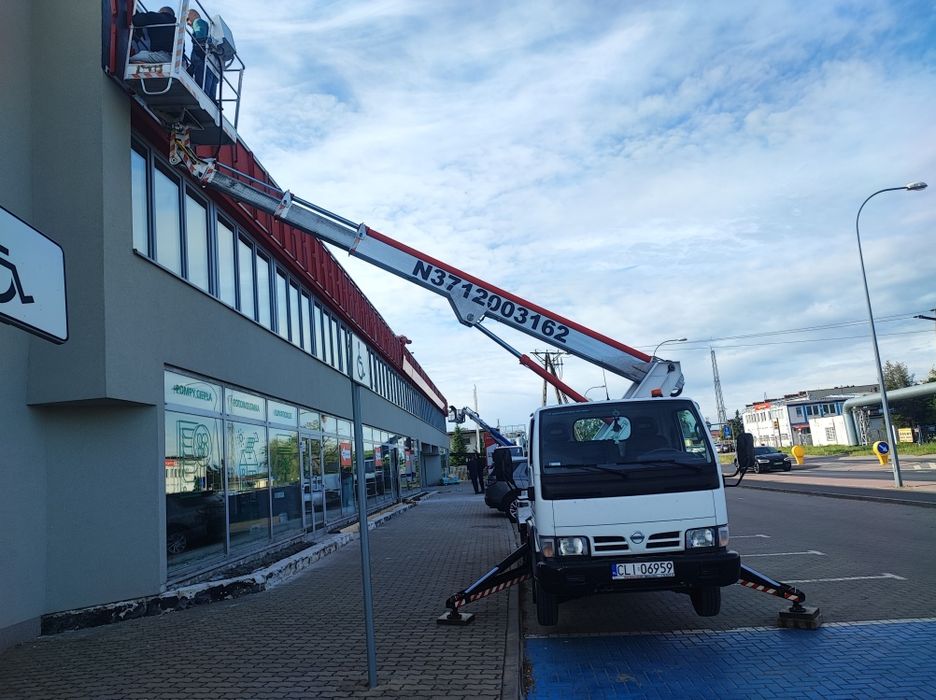 Usługi Podnośnikiem Koszowym Zwyżka Mycie Elewacji Dachów Paneli Foto