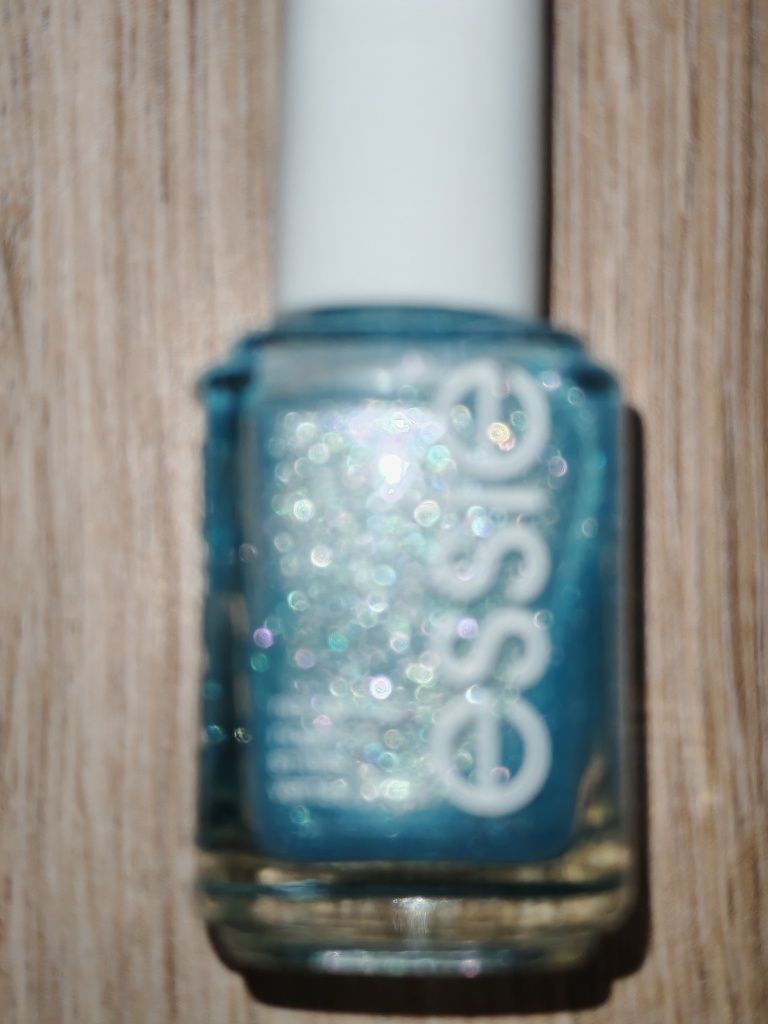 Nowy lakier Essie 941 Temperature Check