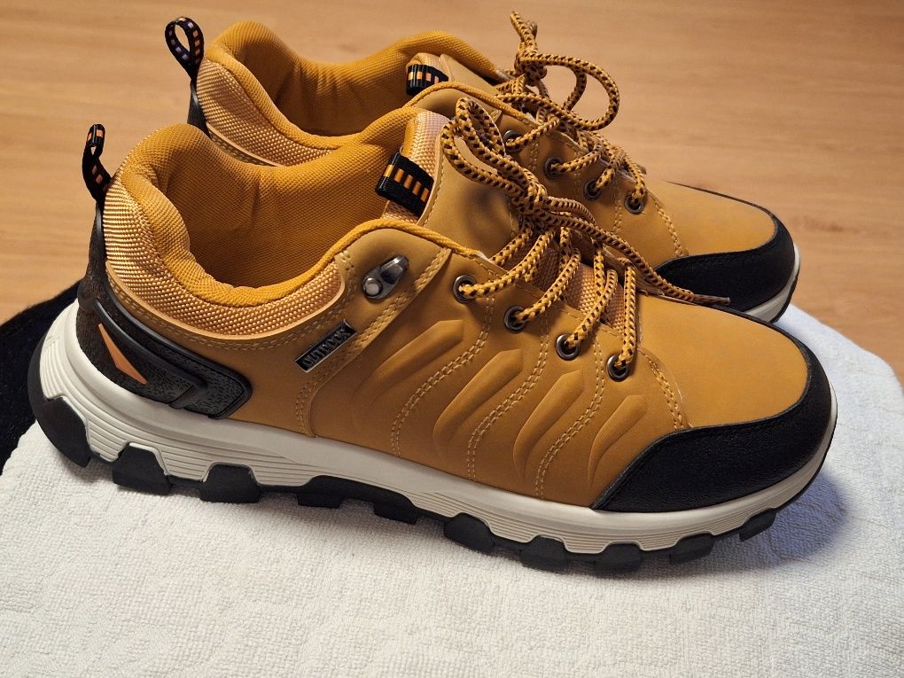 Tenis sapatos de caminhada à  prova de agua novos