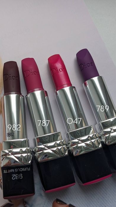 Помади для губ DIOR