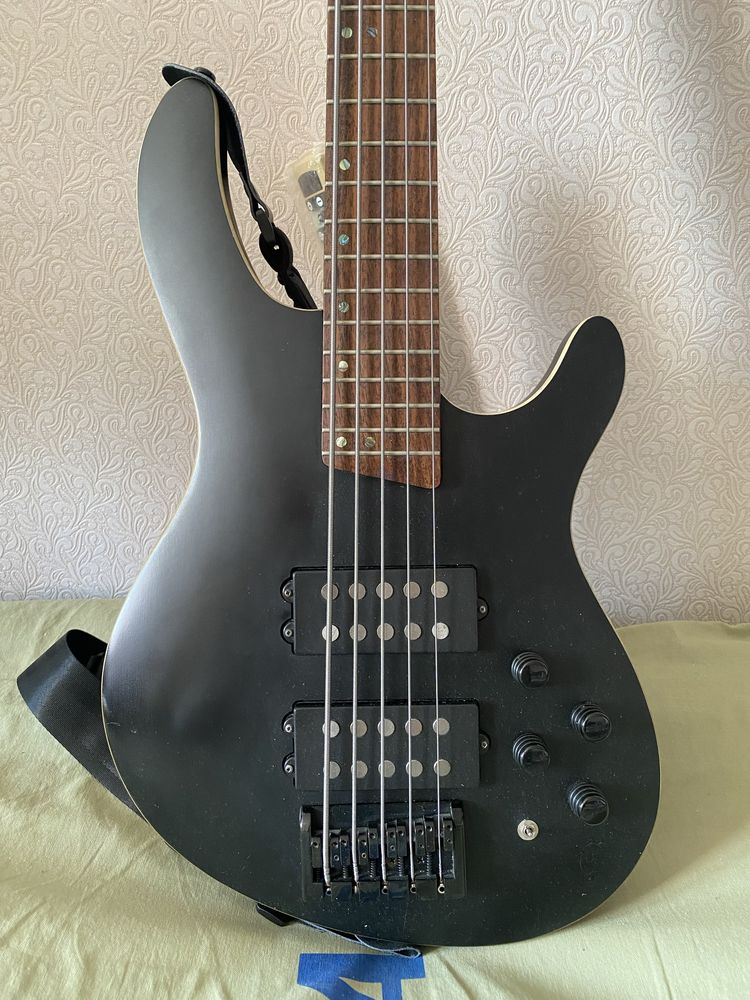 Продам Бас Cort C5H. Актив-пассив. ( не ibanez, не Yamaha)