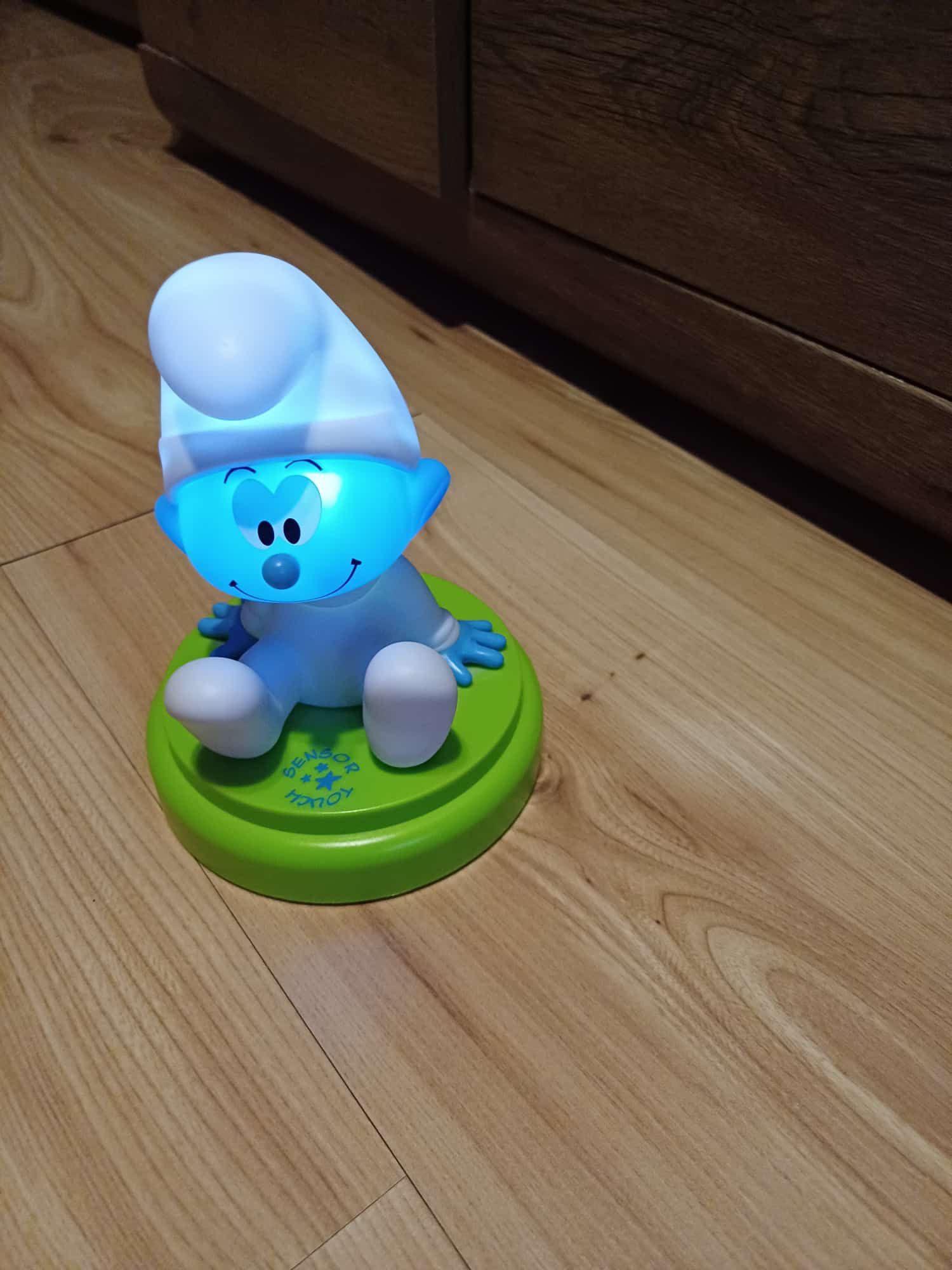 Lampka nocna w postaci smerfa