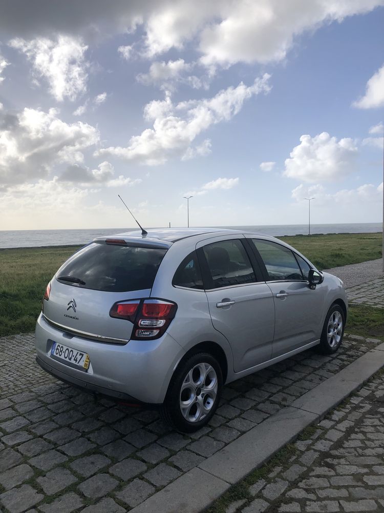 Citroen C3 1.2 82 Cv c/ apenas 76 mil kms