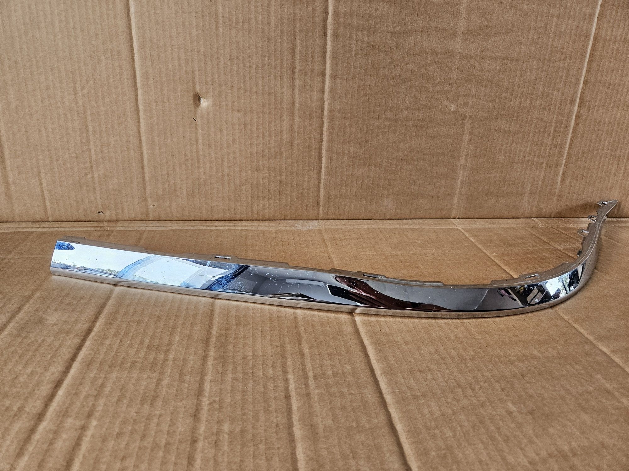 Listwa Chrom tylnego tył prawa Jeep Cherokee wk2 14-