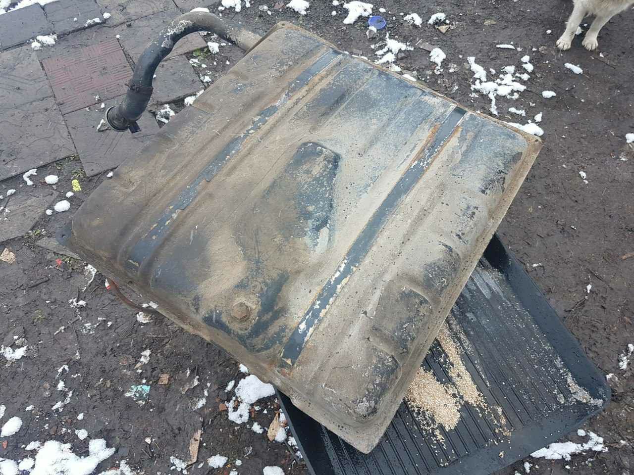 Паливний бак Ніва Волга Mercedes w201 бензобак