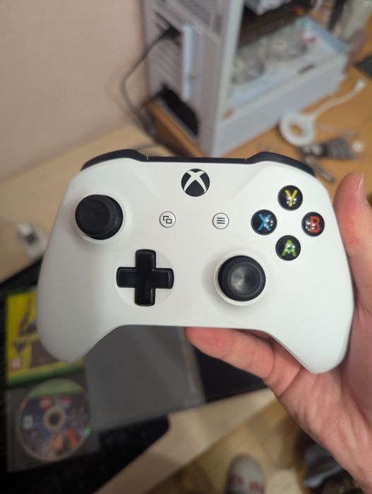 Продам Xbox One Fat + гра