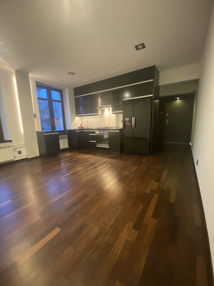 Sprzedam atrakcyjny apartament 48m2 w centrum Pionek