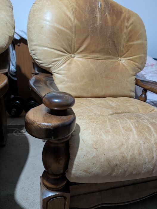 Cadeirões de madeira