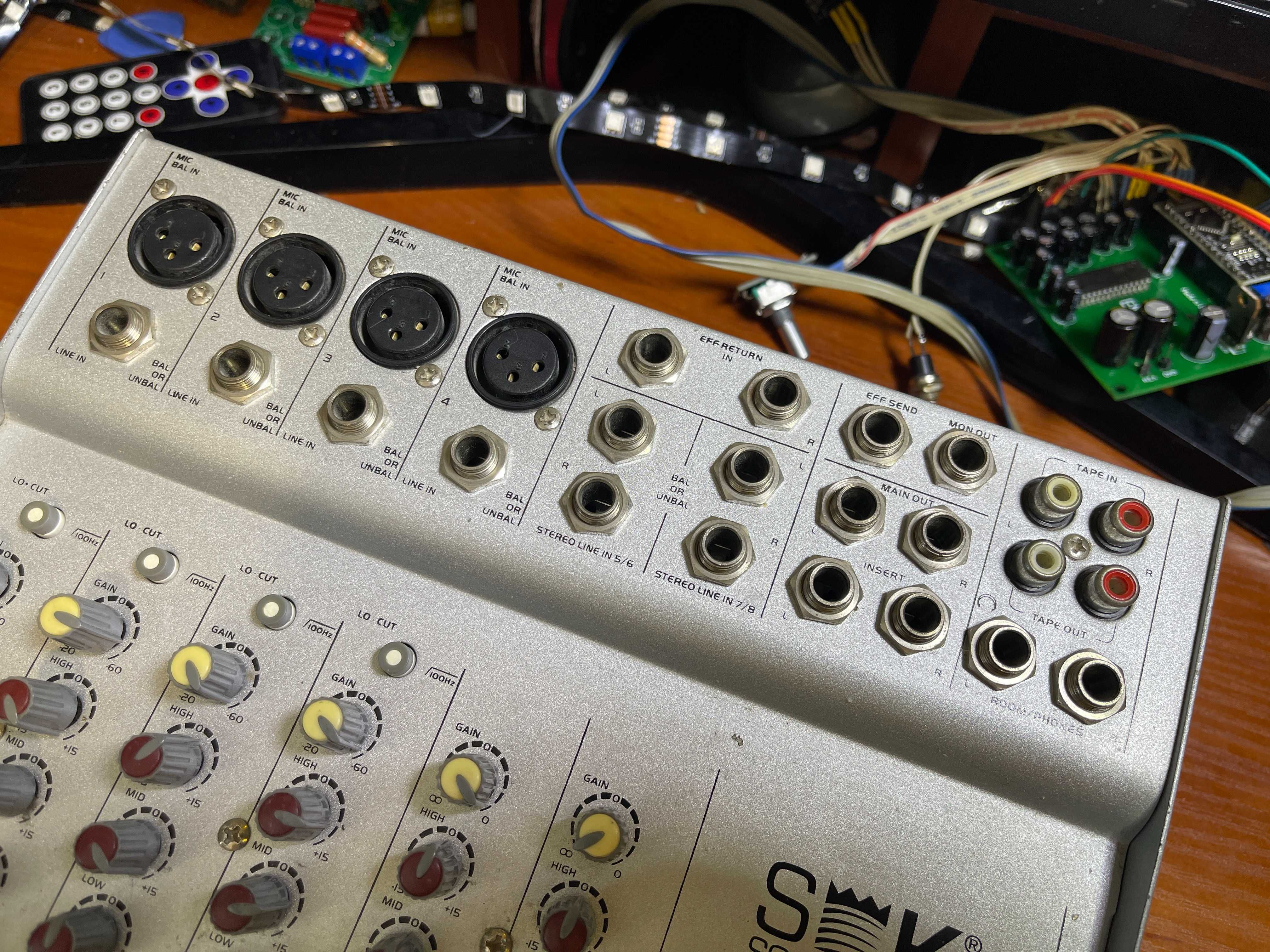 Микшерный пульт SoundKing SKAS 802A полностью рабочий