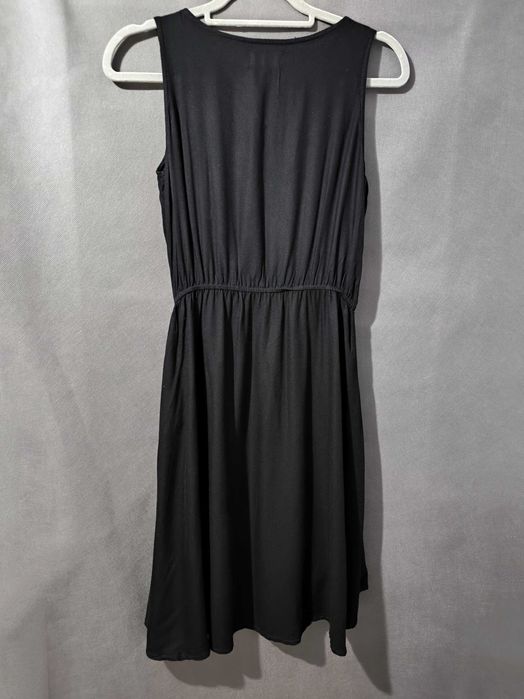 Sukienka letnia z wiskozy Reserved czarna sukienka bez rękawów XS / S