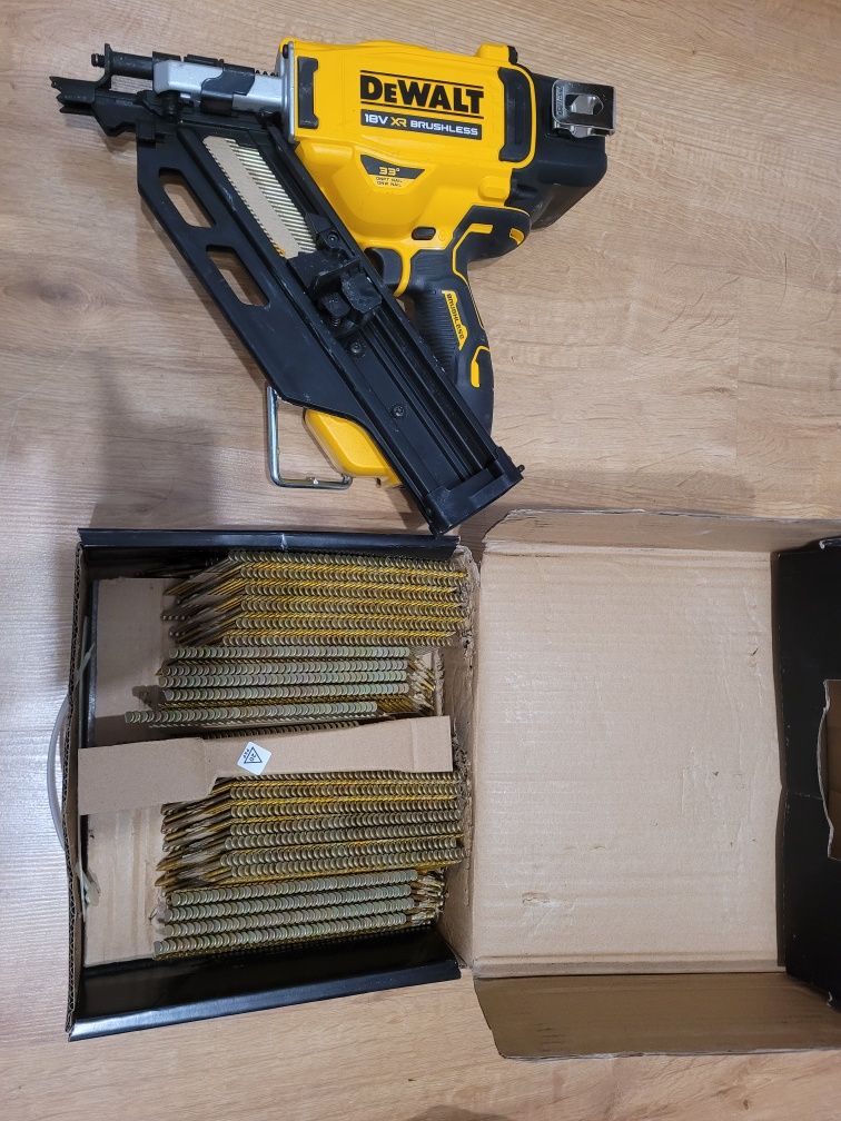 Gwoździarka dewalt DCN930