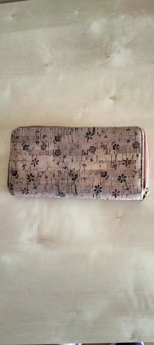 Duas carteiras em bom estado e baratas