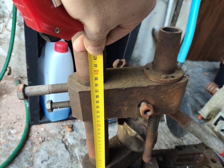 Stara prasa ręczna, imadło, wtryskarka