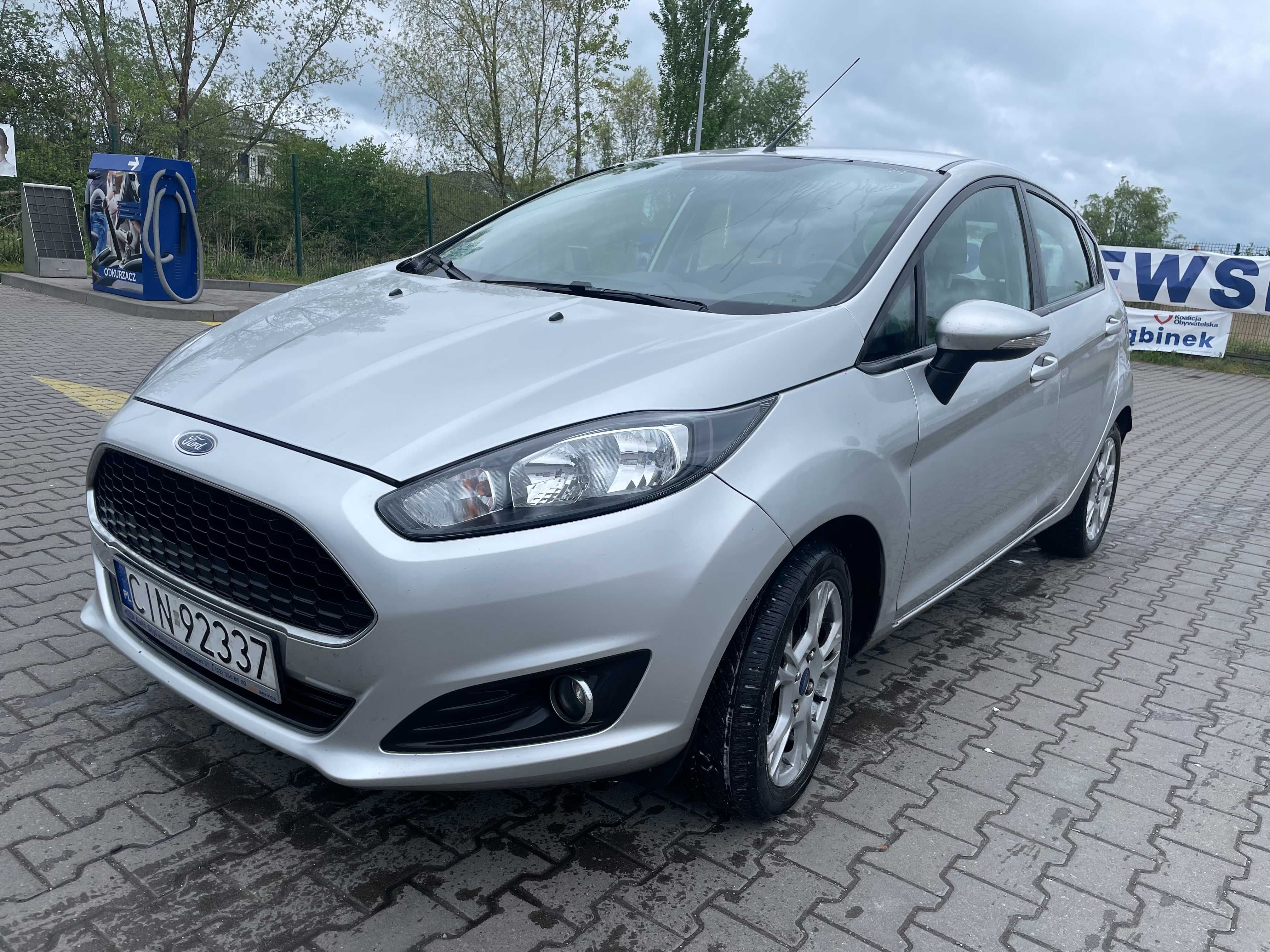 Ford Fiesta, bezwypadkowy, mały przebieg.