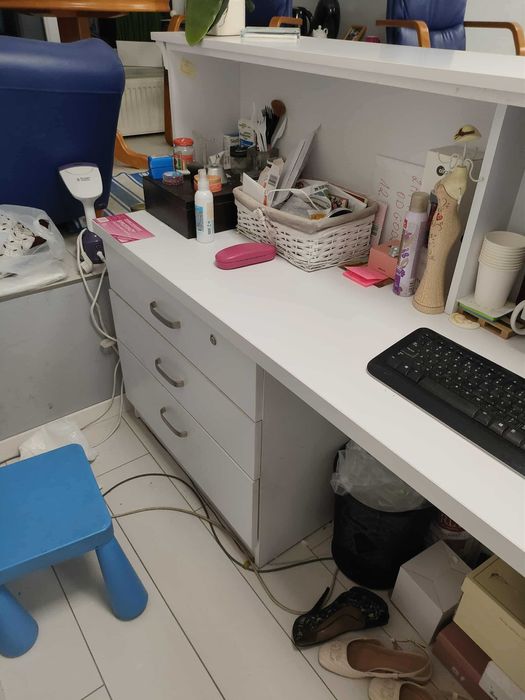 Lada z biurkiem biała